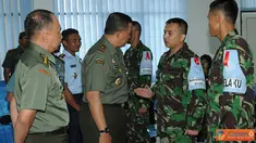 Citizen6, Sentul: Pelatihan akan berlangsung dari 15 – 26 Oktober 2012 yang diikuti oleh 33 personel terdiri dari Satgas MCOU 18 orang, Satgas CIMIC 6 orang dan Satgas Tim Kesehatan sembilan orang. (Pengirim: Badarudin Bakri)
