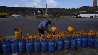 FOTO: Antrean Panjang Tabung Gas Kosong Warga Sri Lanka di Tengah Krisis