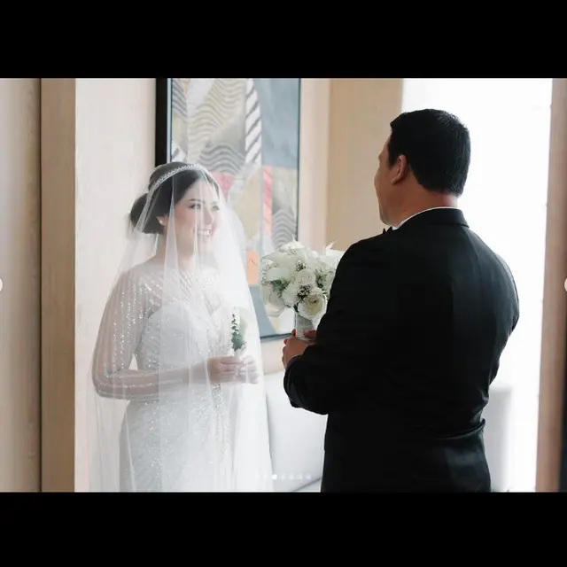 7 Potret Pernikahan Tina Toon yang Digelar Tertutup