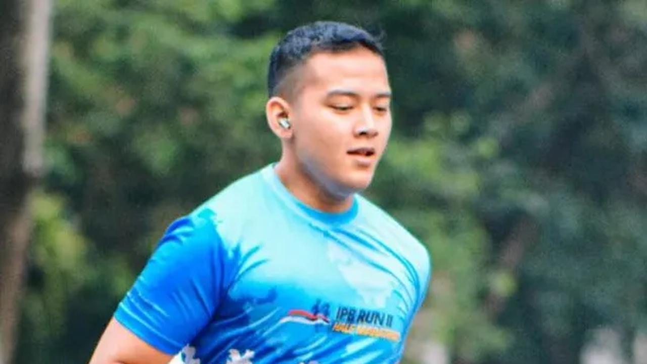 Meski sempat tertinggal, Hafiz berhasil mengejar ketertinggalan. "𝙎𝙡𝙞𝙙𝙚 3 - Awal masih senyum-senyum, lumayan bisa mengejar ketertinggalan start 5 menit 💪🏼⁣," tulisnya.<br>