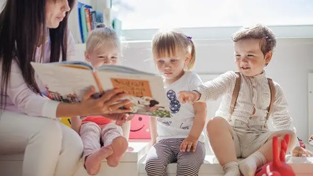 Anak 3 Tahun dengan Teman Sebayanya. (foto: Pinterest/TodoPapás)