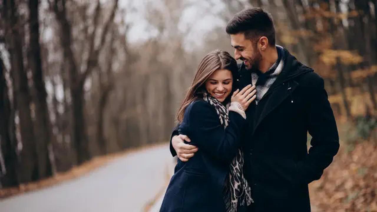 5 Alasan Perempuan Lebih Suka Berkencan dengan Laki-Laki yang Lebih Tua