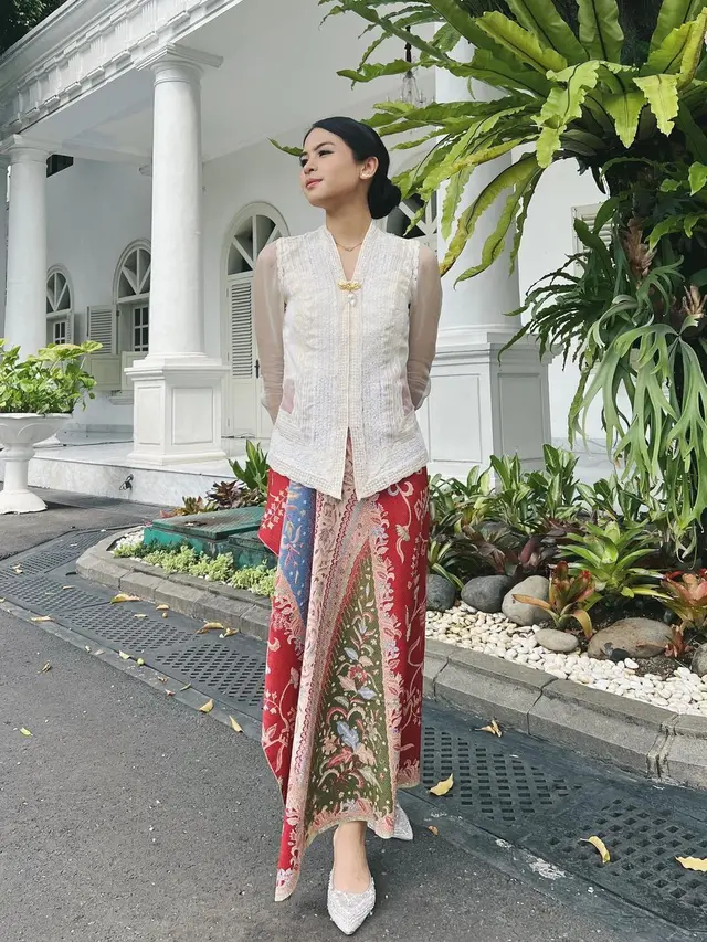 6 Inspirasi Kebaya Warna Putih untuk Hari Kartini, dari Tissa Biani hingga Prilly Latuconsina