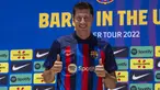 Striker asal Polandia, Robert Lewandowski baru saja berpindah klub dari Bayern Munchen menuju Barcelona di bursa transfer musim panas 2022/2023. Selain Robert Lewandowski, Polandia juga tercatat menyumbang 5 strikernya merumput bersama klub-klub Eropa menjelang bergulirnya musim 2022/2023, meski levelnya masih di bawah Lewandowski. Berikut kelima striker tersebut. (AFP/Getty Images/Eric Espada)