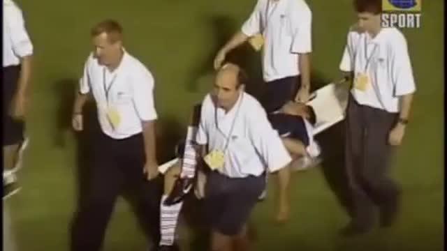 Sebuah tim sepak bola di Amerika Serikat dinobatkan menjadi tim sepak bola terlemah di dunia, seusai mengalami kekalahan 0-32 dari lawannya dalam sebuah pertandingan, Jumat (24/4/2015). (Youtube)