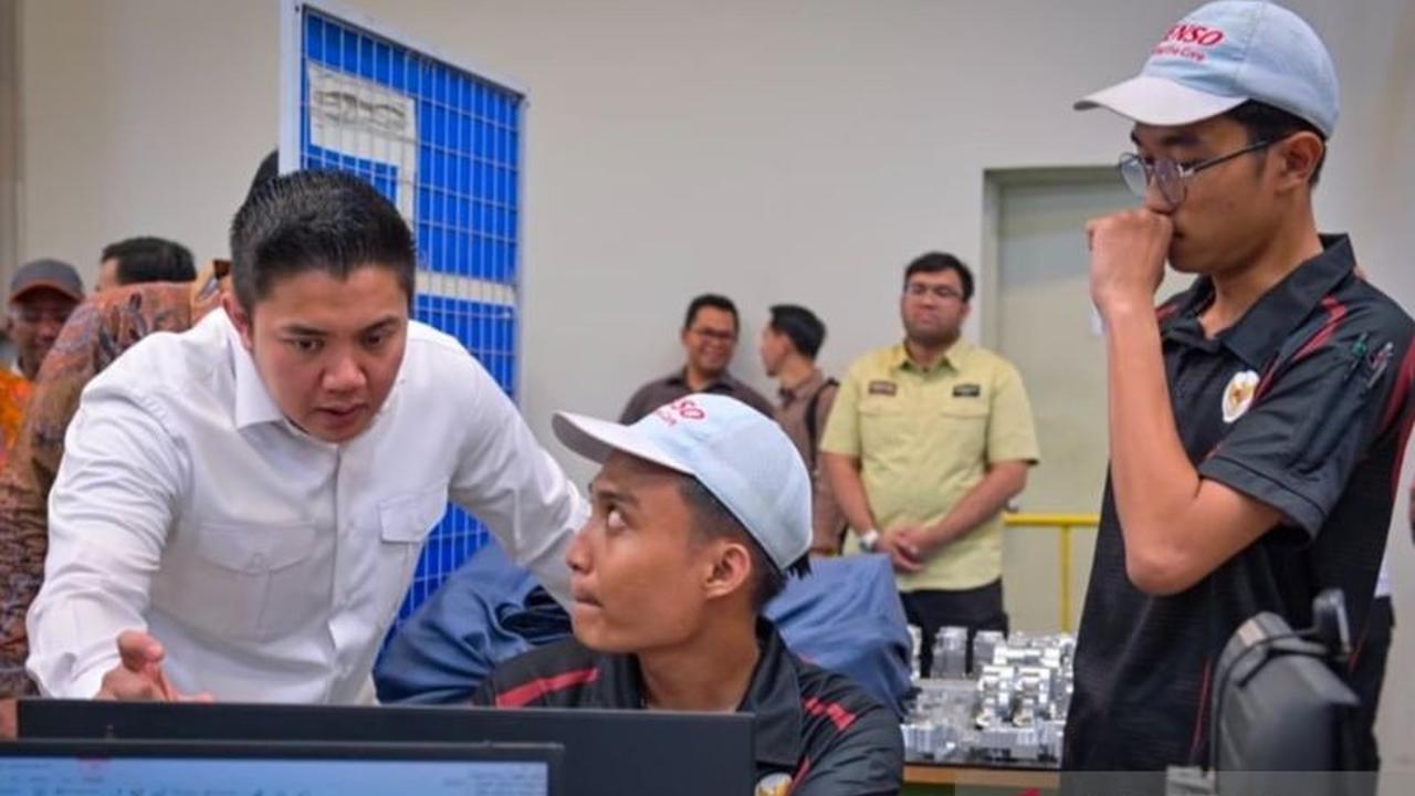 Seskab Teddy Pastikan Peserta Program Magang Nasional Dapat Pelatihan Sesuai Bidang