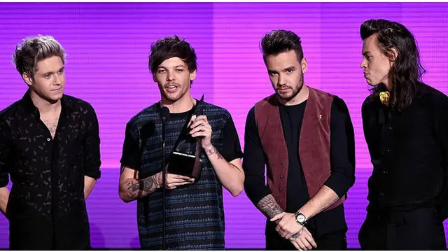 One Direction pun berhasil memenangkan trofi mengalahkan Walk The Moon dan Maroon 5 untuk kategori nominasi  Band, Duo atau Grup Pop Rock Favorite serta memenangkan trofi dalam kategori Artist Of The Year 2015.