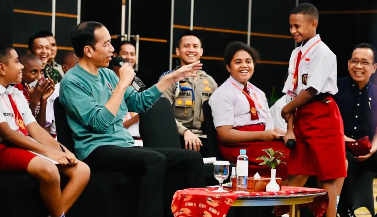 Dengan kondisi geografis yang sangat luas tersebut, Presiden menjelaskan, maka ibu kota Nusantara (IKN) dipilih di Kalimantan. Pertimbangannya antara lain karena posisinya yang berada di tengah-tengah Indonesia sehingga dekat untuk diakses dari sisi barat, timur, utara, maupun selatan Indonesia. (Foto: Laily Rachev - Biro Pers Sekretariat Presiden)