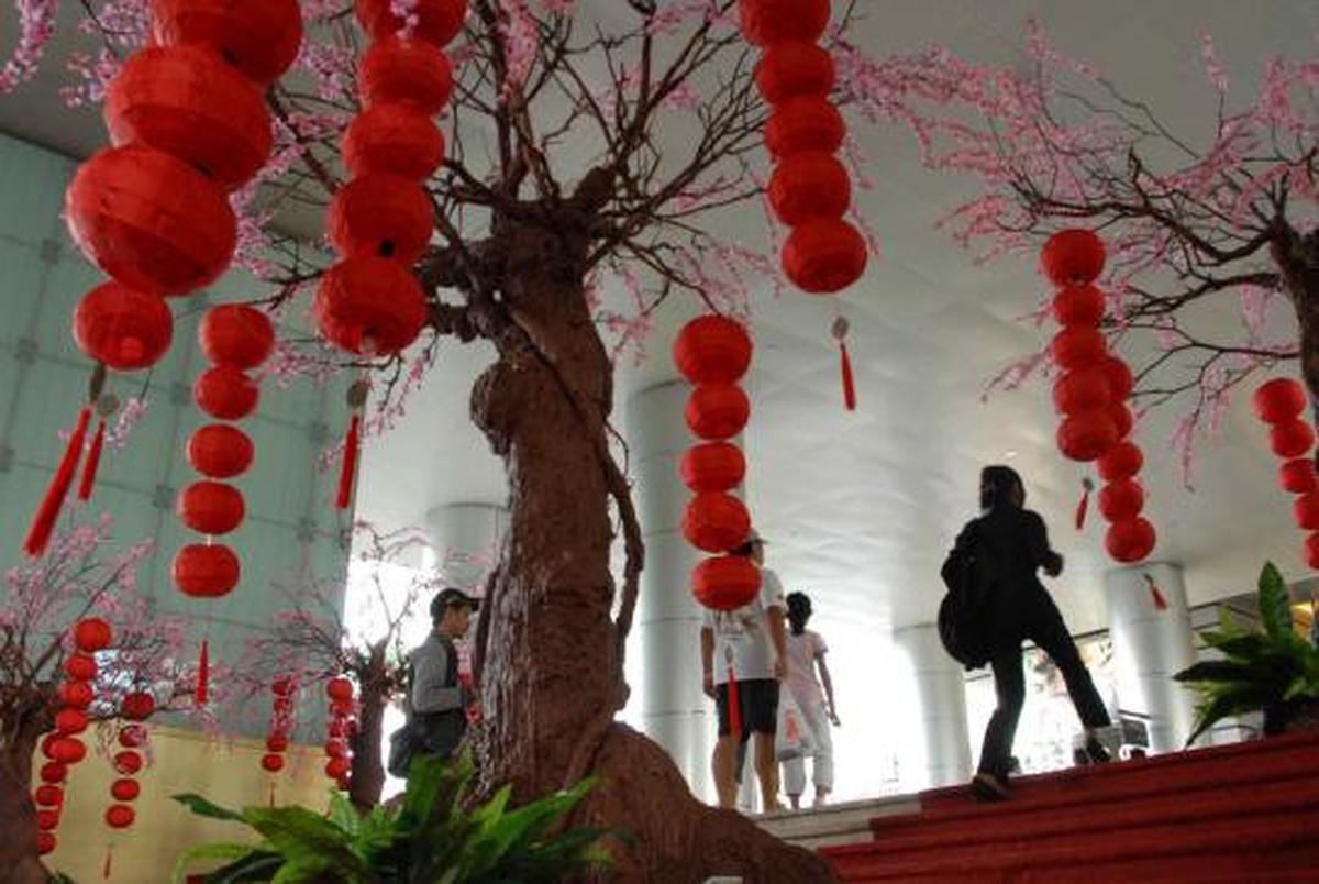 Ornamen khas Imlek menghiasi Mal Grand Indonesia