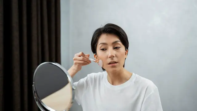 Kulit Mudah Breakout saat Cuaca Berubah? Kenali Tips Skincare Adaptasi agar Tetap Seimbang dan Glowing