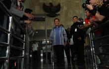 Usai diperiksa KPK, Kasianur Sidauruk tebar senyuman