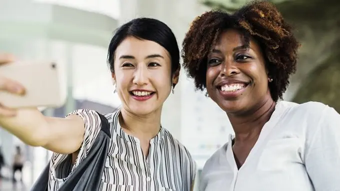 Foto selfie beda dengan wajah asli/copyright Unsplash.com/rawpixel