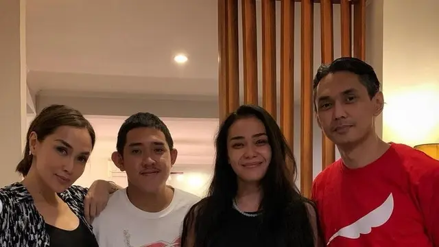 Momen Kedekatan Adinia Wirasti dan Sara Wijayanto, Kompak Sejak Kecil