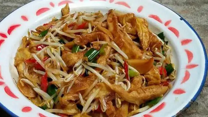 Dadar telur cah taoge./Copyright cookpad.com/lailafebriana