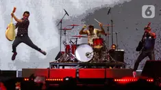 Grup band Superman Is Dead turut mengisi gelaran hari kedua Synchronize Fest 2024 di JIExpo Kemayoran, Jakarta, Sabtu (5/10/2024). (Liputan6.com/Herman Zakharia)