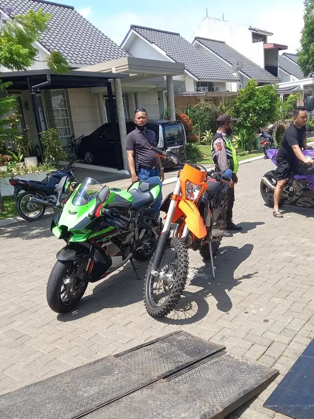 Viral, Ini 6 Momen Mobil Porsche dan Moge Doni Salmanan Disita Polisi