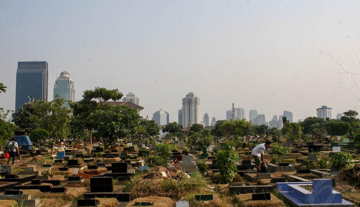 Dalam sistem online berupa website tersebut akan dicantumkan ketersediaan lahan dan nama ahli waris dari setiap makam, Jakarta, (2/10/14). (Liputan6.Com/Faizal Fanani)