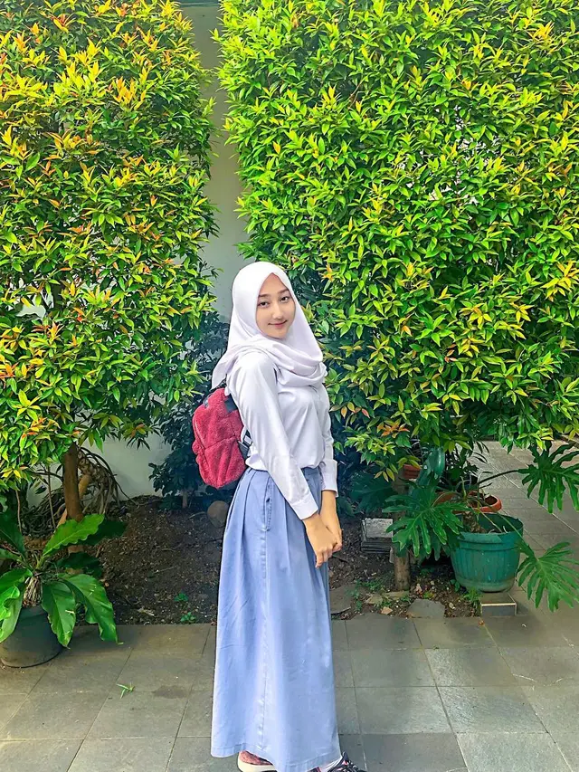 7 Gaya Sandrina IMB Pakai Hijab Ini Cantiknya Curi Perhatian