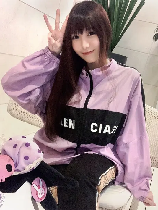 Arisara Karbdecho pernah mendapat peringkat di antara "10 wanita cantik terpanas teratas Thailand". (Instagram/alicebambam)