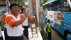 Direktur Manajemen Risiko BNI Bob Tyasika Ananta saat melepas peserta BNI Digimudik 2018 di TMII, Jakarta, Jumat (8/6). BNI Digimudik 2018 dilaksanakan sebagai bentuk apresiasi terhadap loyalitas nasabah. (Liputan6.com/Arya Manggala)
