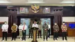 Pemerintah memutuskan membubarkan dan melarang segala kegiatan Front Pembela Islam. Ini menjadi putusan bersama sejumlah menteri, Jaksa Agung, Kapolri dan Kepala Nasional Penanggulangan Terorisme  yang dibacakan hari Rabu (30/12) siang.