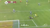 Video highlights Siebe Schrijvers, striker Waasland-Beveren yang gagal cetak gol indah setelah lolos jebakan off-side lawan.