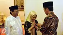 Wakil Ketua MPR (kiri) Oesman Sapta didampingi istri Serviati Oesman saat menyambut Presiden Joko Widodo di acara buka bersama di rumah Wakil Ketua MPR Oesman Sapta di Jakarta, Jumat (24/6). (Liputan6.com/Johan Tallo)