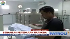 Polisi yang mencurigai pelaku sengaja memberhentikan motor tersangka yang tengah membonceng wanita dan dua anaknya.