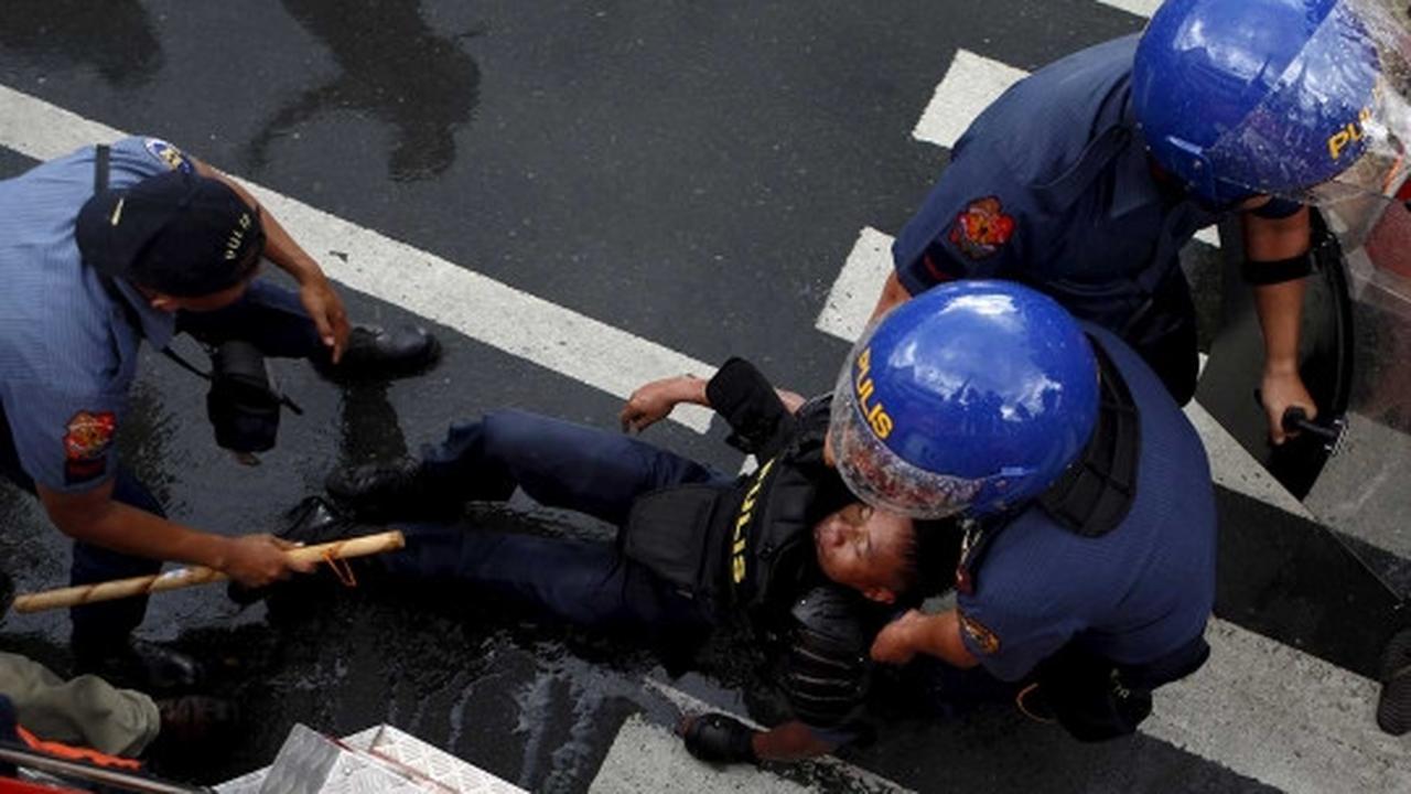 Mencekamnya aksi demonstrasi anti APEC di Filipina