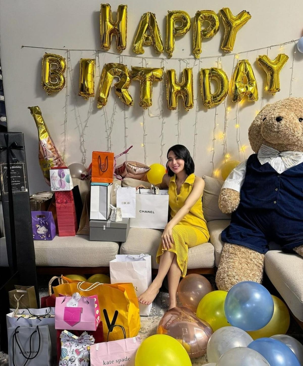 Wika Dapat Hadiah Dari Orang Orang Terdekat