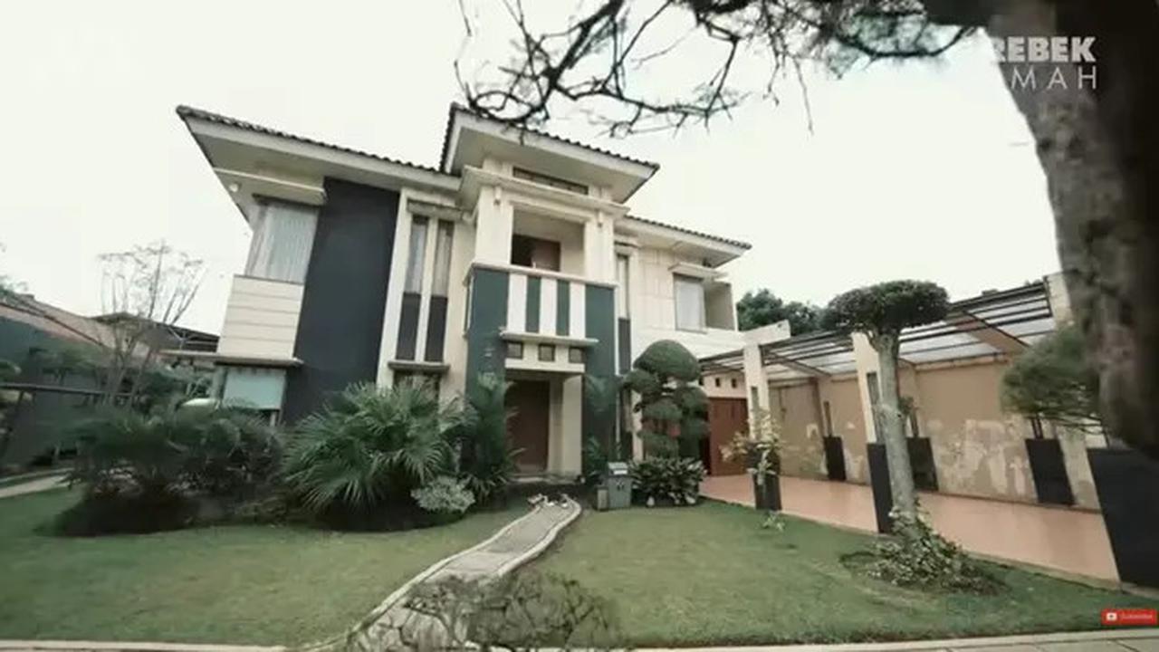 7 Potret Teras Depan Rumah Narji yang Elegan dan Hangat
