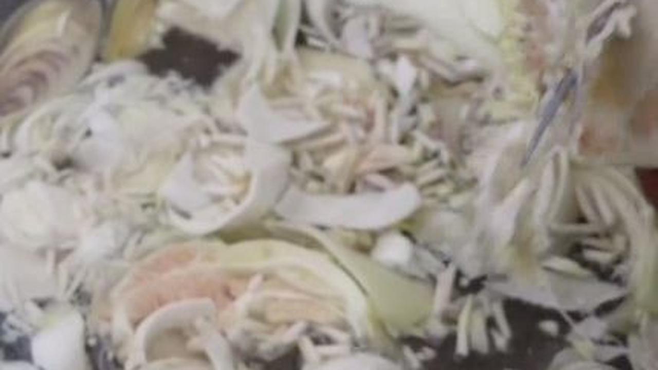 Langsung Potong Jantung Pisang di Atas Rebusan