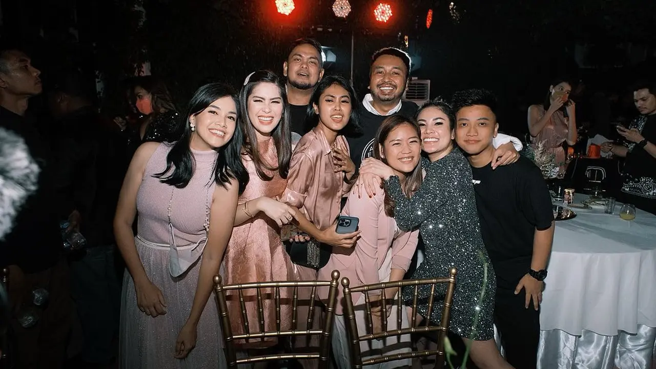 Dapat Kejutan dari Kekasih, Ini 7 Momen Pesta Ulang Tahun Nindy Ayunda Ke-33