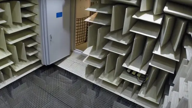 Ruangan Anechoic yang berada di Lab Microsoft di Redmond, Washington