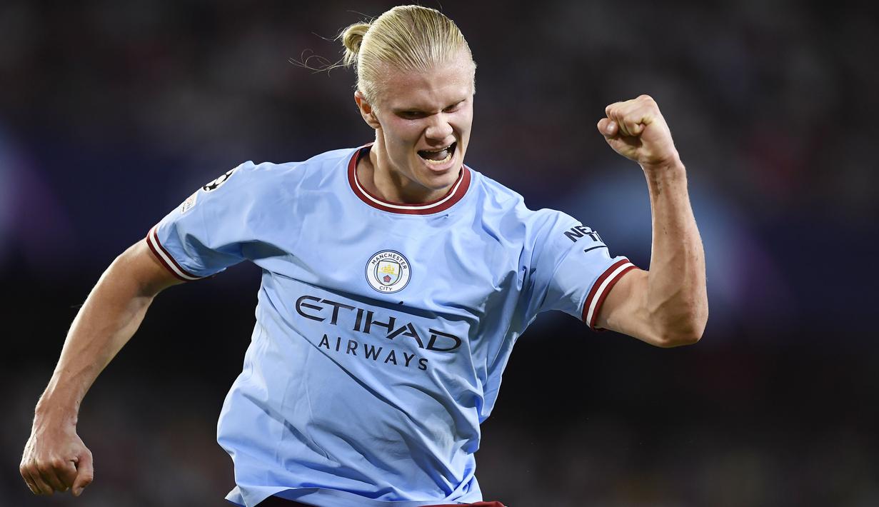 Ketajaman Erling Haaland berlanjut di Liga Champions 2022/2023. Kontribusinya turut berandil membawa Manchester City membungkam Sevilla 4-0 di Estadio Ramon Sanchez Pizjuan, Rabu (7/9/2022). (AP/Jose Breton)