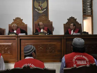 Pengadilan Negeri Jakarta Selatan menjatuhkan hukuman penjara seumur hidup kepada dua terdakwa perkara narkotika jenis ganja sejumlah 145 kilogram, Jakarta, Selasa (3/11/2015). (Liputan6.com/Yoppy Renato)
