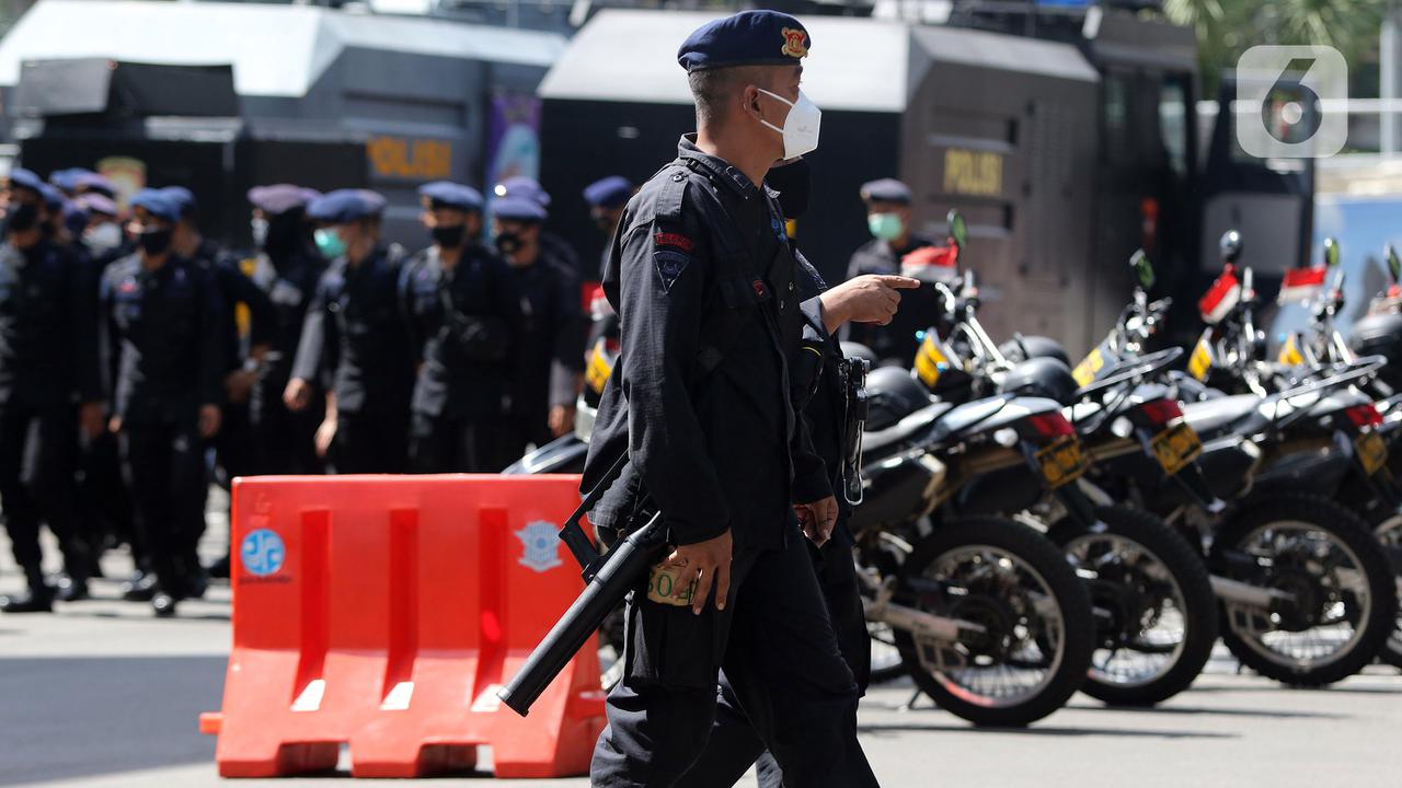 FOTO: Suasana Polda Metro Jaya Jelang Pemeriksaan Rizieq Shihab