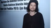 Andrea Hirata menyakinkan kepada orangtua Verrys Yamarno kalau jenazah sang anak telah diurus oleh para sahabat dekat.