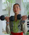 Jennifer Bachdim Kenakan Kebaya saat Workout untuk peringati Hari Kartini. [@jenniferbachdim]