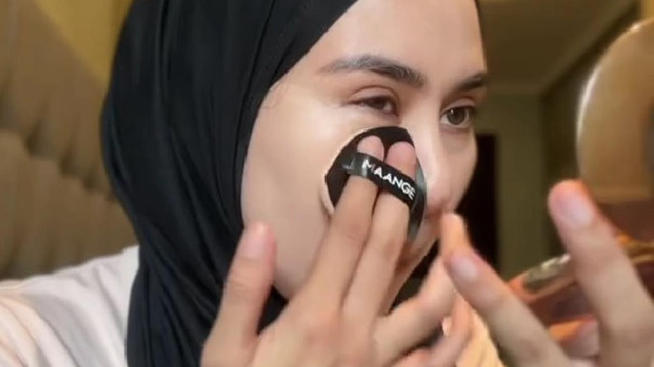 Tutorial Makeup Flawless dan Cantik ala Syahnaz Sadiqah (credit: TikTok/syahnazsadiqah)