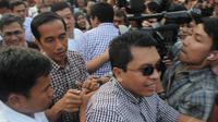 Ratusan massa terlihat memadati tempat Jokowi mendeklrasikan kemenangan Pilpres versi hitung cepat, Jakarta, Rabu (9/7/14). (Liputan6.com/Herman Zakharia)