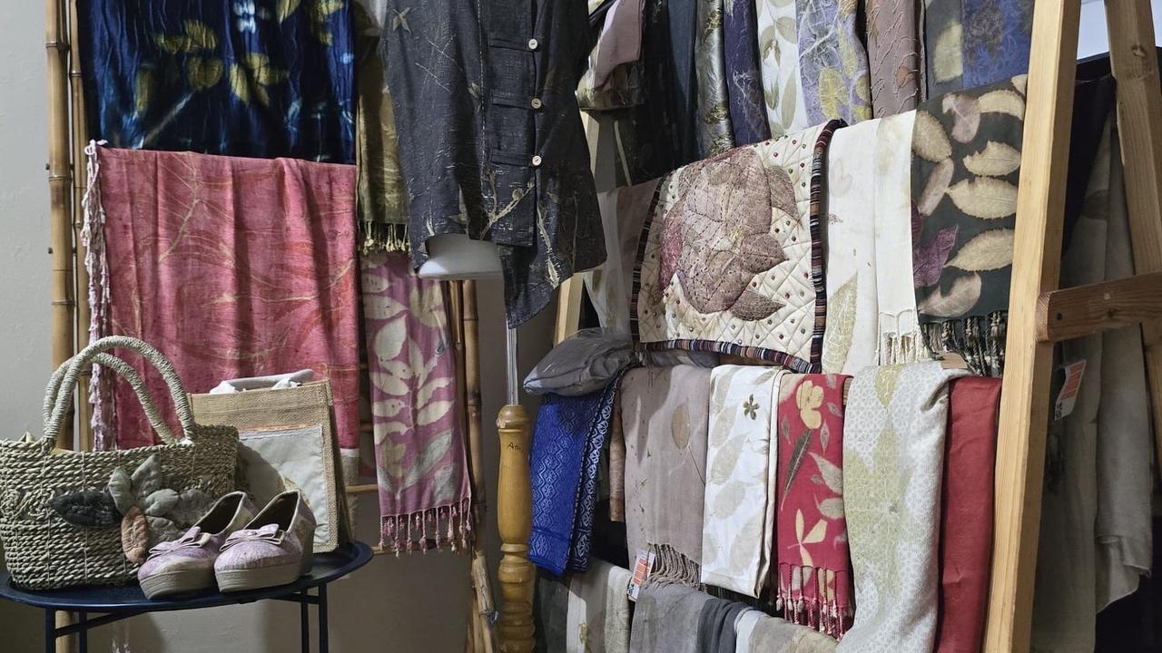 Qaniacraft Ecoprint, usaha milik Aminah Tri Astuti  yang mengusung konsep sustainable fashion semakin sukses berkat binaan BRI