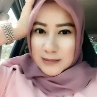 Kini, akun Instagram Indria Kameswari @indriakameswari50 dihujani berbagai komentar dari masyarakat dunia maya. (Foto: Instagram) 