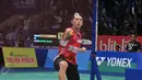 Christie Jonatan mengembalikan kok saat melawan Lee Hyun di Indonesia Open Superseries Premier 2015, Jakarta, Rabu (4/6/2015).  Christie yang baru debut di turnamen ini, berhasil masuk delapan besar usai menekuk Lee Hyun Ill (Liputan6.com/Herman Zakharia)
