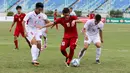 Pemain Timnas Indonesia U-19, Egy Maulana Vikri, saat pertandingan melawan Vietnam pada laga AFF U-18 di Stadion Thuwunna, Yangon, Senin (11/9/2017). Indonesia tertinggal 2-0 di babak pertama dari Vietnam. (Liputan6.com/Yoppy Renato)