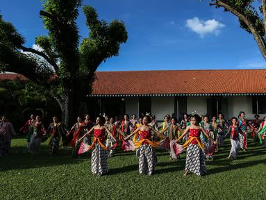 Peserta mengikuti rangkaian acara Bulan Kebangkitan, di Museum Kebangkitan Nasional, Jakarta, Sabtu (21/5/2022). Memperingati Hari Kebangkitan Nasional, Meseum Kebangkitan bekerjasama dengan Belantara Budaya Indonesia menggelar acara dengan tema “Masa Bangkit Wastra dan Budaya”. (Liputan6.com/Johan Tallo)