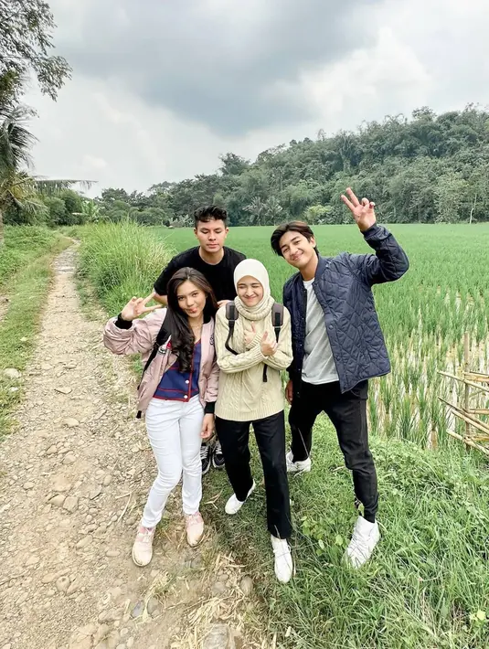 Afifah merupakan salah satu aktris yang wajahnya muncul beberapa tahun belakangan di dunia akting. Namun dengan penampilannya di sinetron Tajwid Cinta ini ia pun semakin populer dan memiliki banyak penggemar. (Liputan6.com/IG/@cutsyifaa)