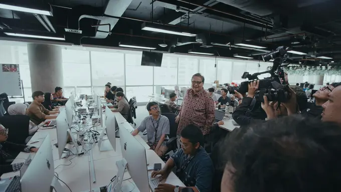 Menko Perekonomian Airlangga Hartarto Dorong Pemanfaatan AI di Vidio melalui Program Magang Nasional. Dok. Vidio/EMTEK