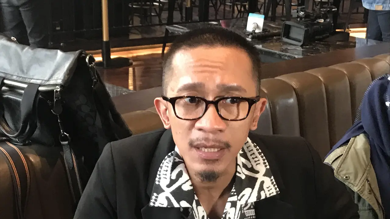 Aming dengan penampilan terbarunya yang serba maskulin.