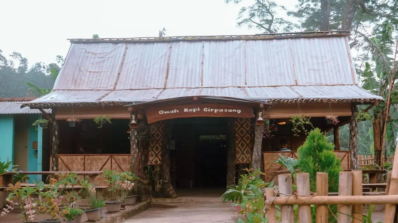 Kedai Kopi di Girpasang Kendal, Aksesnya Naik Gondola Lewati Jurang
